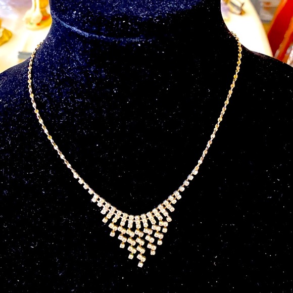 Vintage delicate design crystal necklace. - Picture 1 of 2